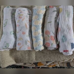 Set of 5 Pastel Muslin Swaddles